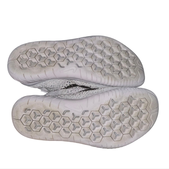 Nike Women's Free RN Flyknit Size 9 White Black Sneaker Shoe Lightweight Comfy - Picture 6 of 7